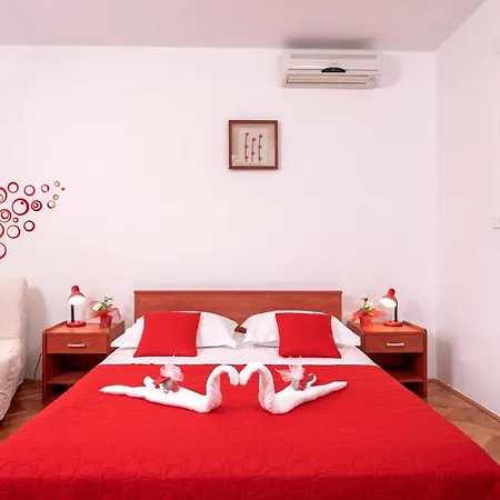 Apartment Franicevic With Spacious Terrace And Beautiful View Jelsa (Hvar)