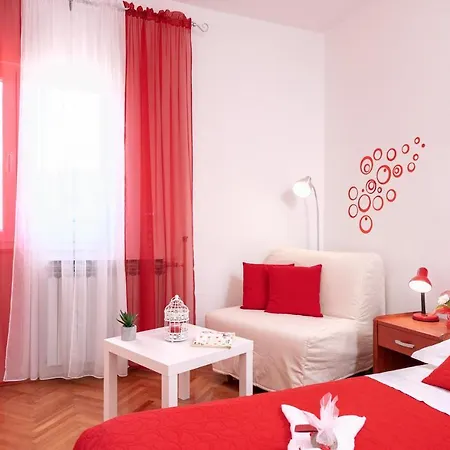 Apartment Franicevic With Spacious Terrace And Beautiful View