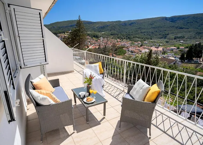 Franicevic With Spacious Terrace And Beautiful View Jelsa (Hvar)