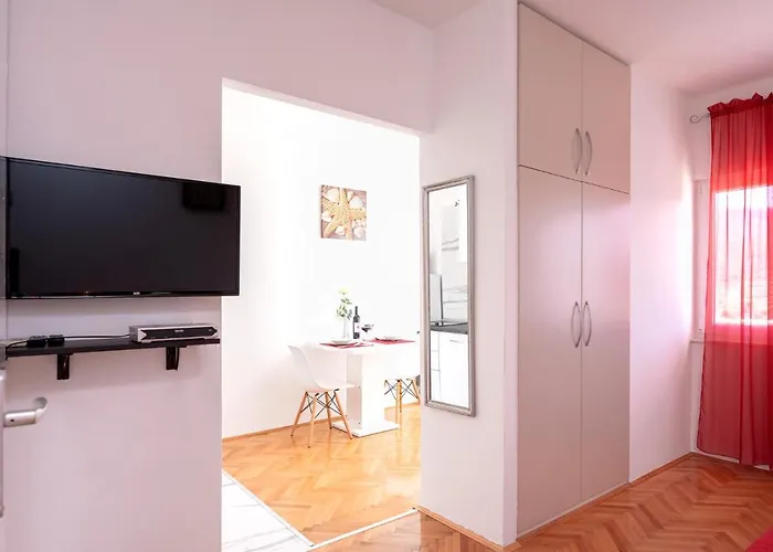 Apartment Franicevic With Spacious Terrace And Beautiful View