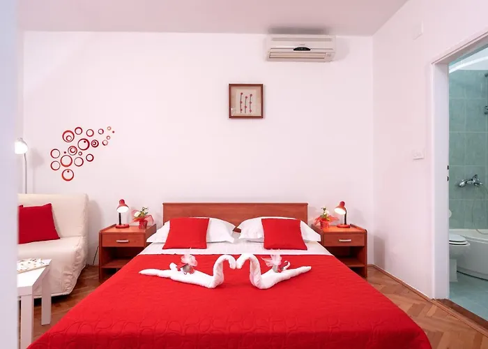 Apartment Franicevic With Spacious Terrace And Beautiful View Jelsa (Hvar)