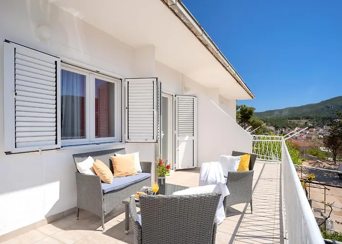 Apartment Franicevic With Spacious Terrace And Beautiful View Jelsa (Hvar)