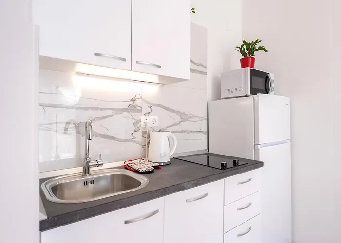 Apartment Franicevic With Spacious Terrace And Beautiful View