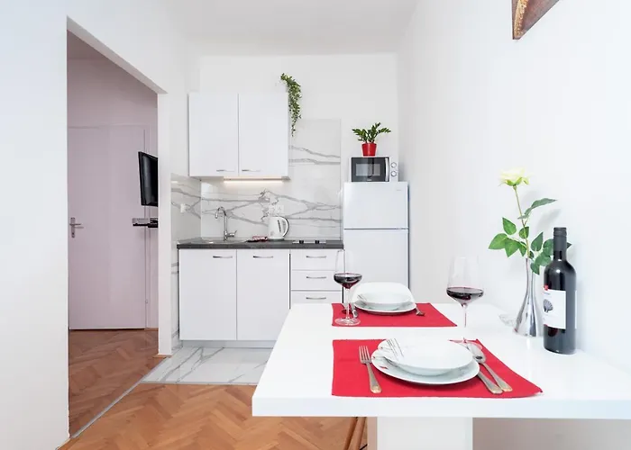 Franicevic With Spacious Terrace And Beautiful View Apartment