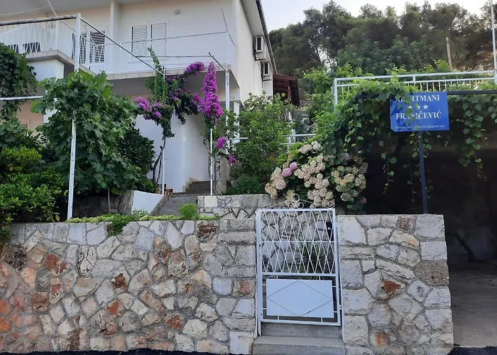 Franicevic With Spacious Terrace And Beautiful View Jelsa (Hvar)